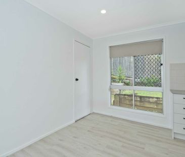 Well-Located 3 Bedroom Home with Air Conditioning | Close to Shops,... - Photo 1