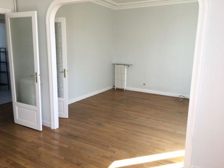 Location Appartement 3 pièces 77m² - Photo 3