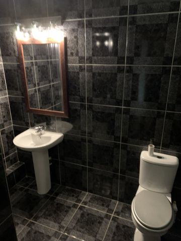 2 bed Apartment - To Let - Photo 5