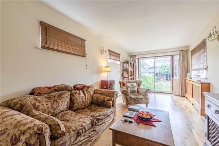 4 bedroom detached house to rent - Photo 2