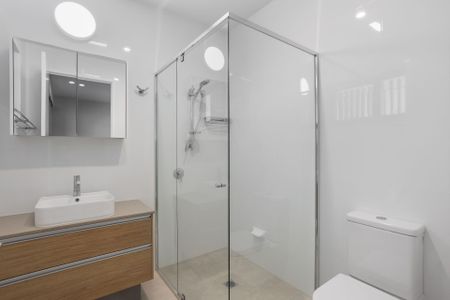 Modern 2-Bedroom Apartment in Brand New Building - 5 Units Available - Photo 5