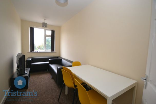 3 bed Flat for Rent - Photo 1