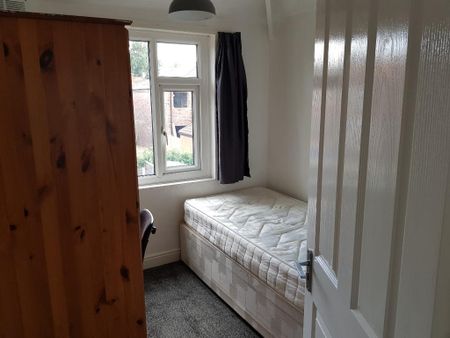 3 bedroom terraced house to rent - Photo 2