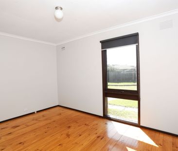 Practical family home in a great location! - Photo 2