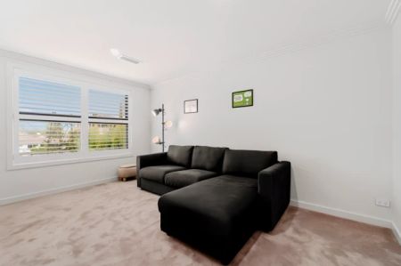 4 Bed, 3 Bath - Photo 3