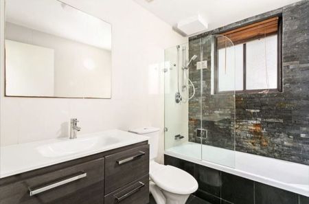 Beautiful Two Bedroom Apartment in Coogee with Parking - Photo 3