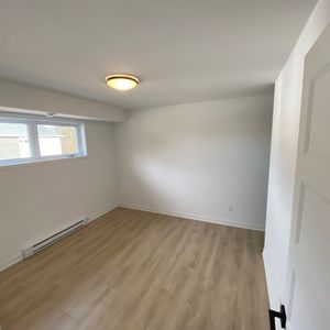 Logement 4 1/2 - 1er Mai- Ascenseur - Photo 3