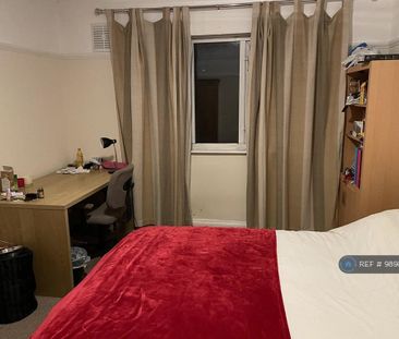 1 bedroom in a house share to rent - Photo 4