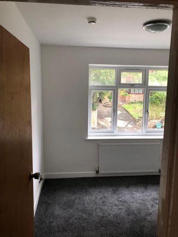 4 bedroom semi-detached house to rent - Photo 3