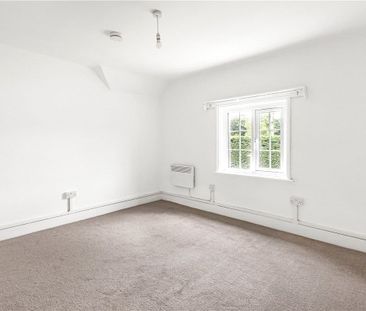 A newly decorated 3 bedroom semi-detached house overlooking neighbo... - Photo 4