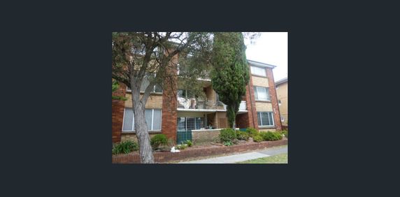 Bight and sunny top floor apartment - Photo 2