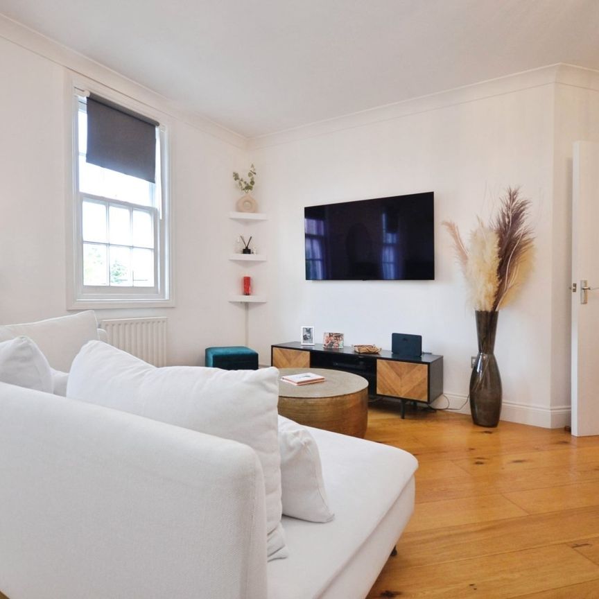 Flat to rent - Pickhurst Lane, Bromley, BR2 - Photo 1