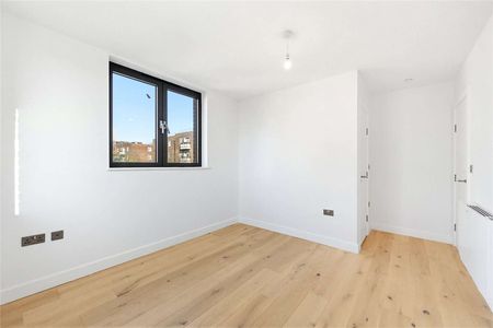 Brand new 2 bed apartment located in Nine Elms - Photo 2