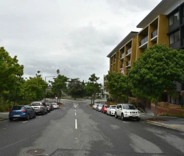 “Modern 2-Bedroom Apartment in Boggo Road Village - Prime Dutton Pa... - Photo 6