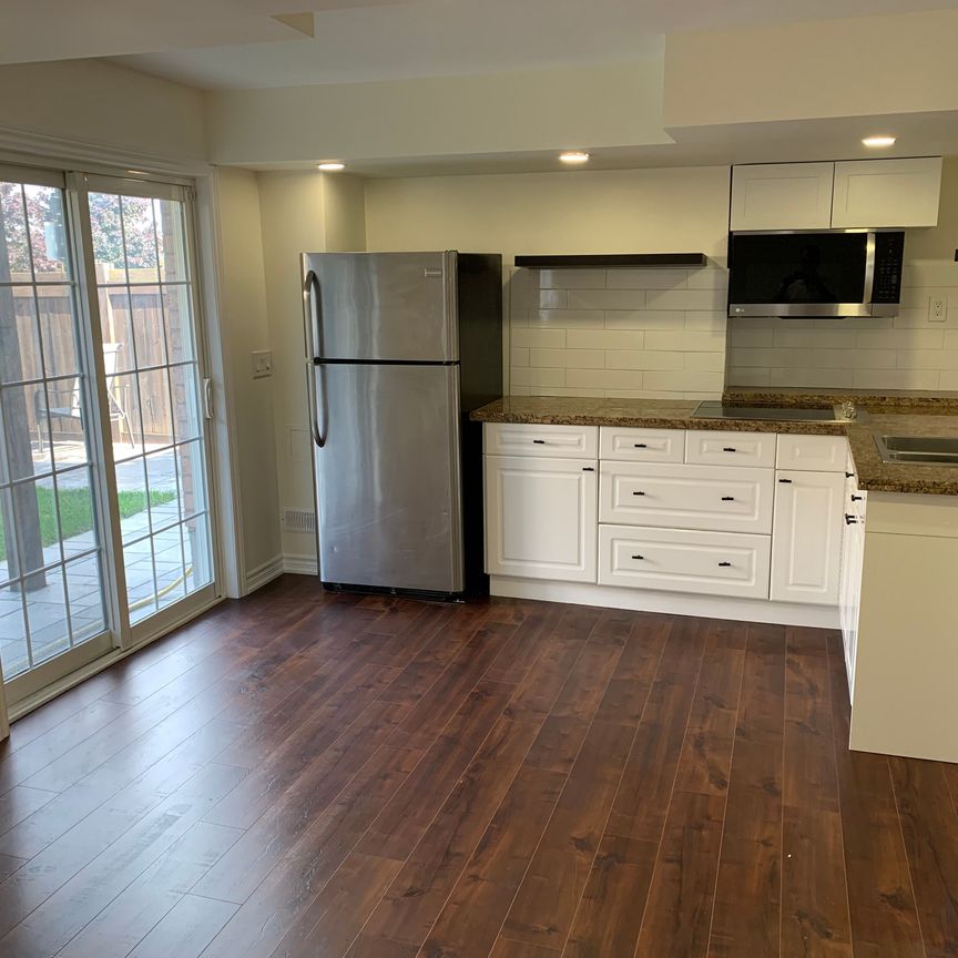 For Lease - 331 Spruce Grove Crescent, Newmarket, Ontario - Photo 1