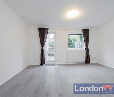 2 bedroom mews to rent - Photo 2