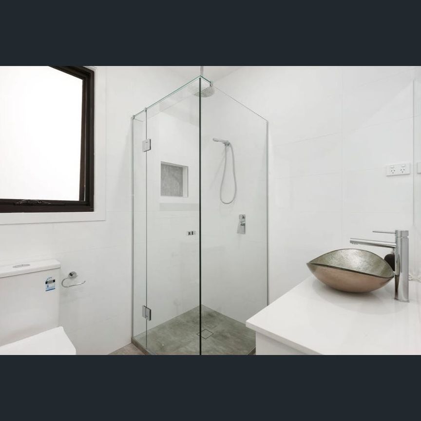 1/4 Ida Street, Niddrie, Vic 3042 - Photo 1