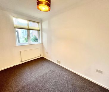 Mount Liell Court East, The Leas, Westcliff-on-Sea, Essex, SS0 8HH - Photo 4