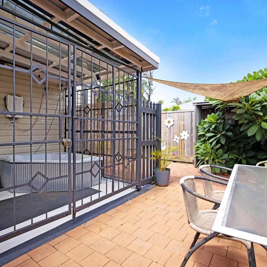 1/74 Wellington Street, Mundingburra QLD 4812 - House For Rent | Domain - Photo 1