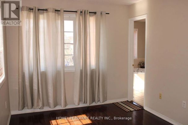 33 TARA CRESCENT - Photo 1