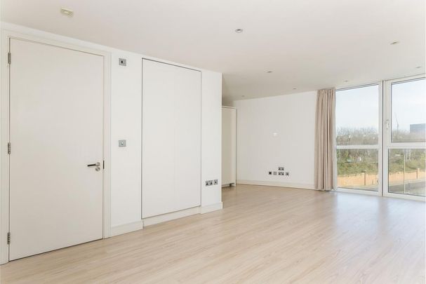 Studio to rent - Photo 1