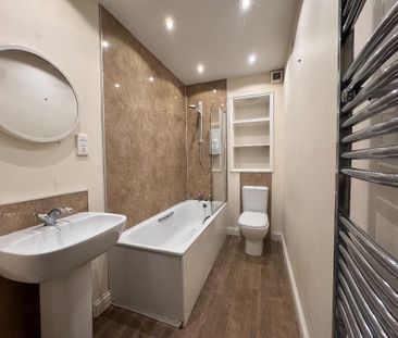 3 bedroom flat to rent - Photo 6