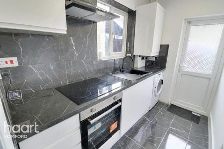 3 bedroom terraced house to rent - Photo 4