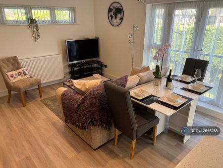 2 bedroom flat to rent - Photo 3