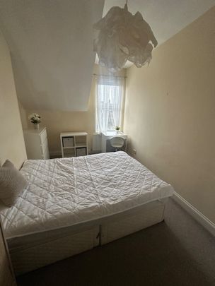 Room in a Shared Flat, Cinnamon Apartments, SW19 - Photo 1