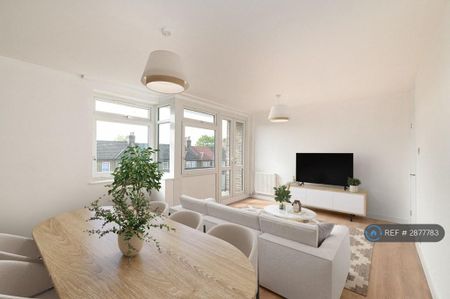 3 bedroom flat to rent - Photo 2