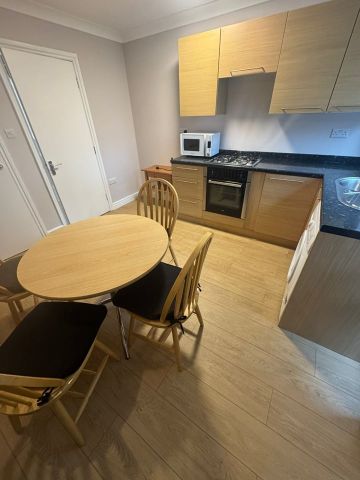 1 Bed Flat, High Road, N11 - Photo 3