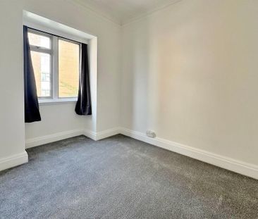 3 bedroom flat to rent - Photo 3