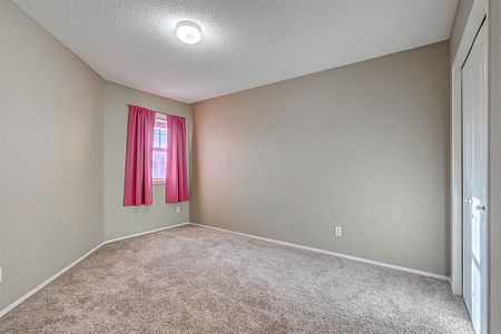 9 Spring Crescent Southwest, Calgary - Photo 5