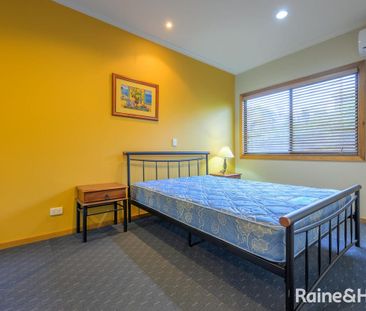 CITY CENTRE EXECUTIVE APARTMENTS WITH WATER VIEWS! - Photo 2