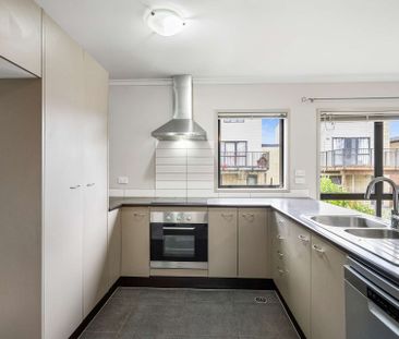 3 bedroom town house in Te Atatu - Photo 5