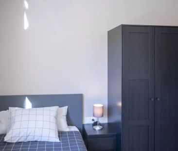 Single Bed in Rooms for rent in 11-bedroom apartment in Valencia - Photo 6