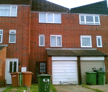 4 Bed Semi-Detached House, Harkett Close, HA3 - Photo 1
