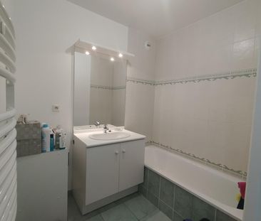 Location Appartement 2 pièces 45m² BOURG LES VALENCE 26500 - Photo 2