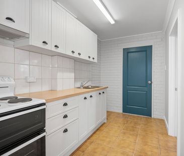 Freshly Renovated Brick Unit with rear access! - Photo 6