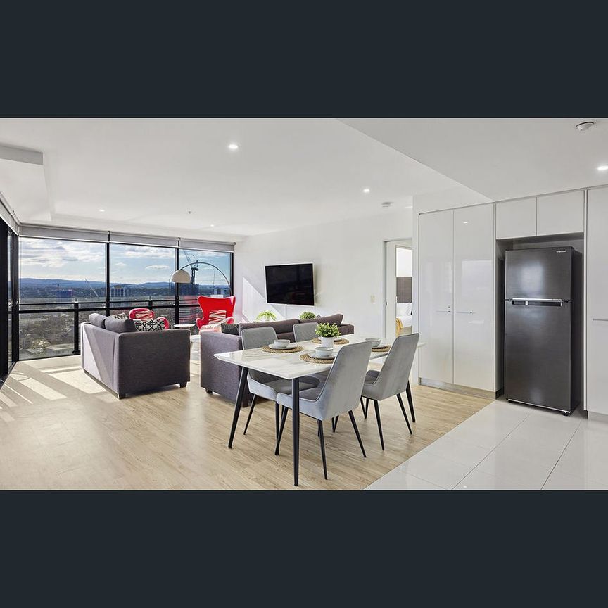 Unique Opportunity, Holiday apartment, 2-bed 1-bath Circle on Cavill, fixed-term lease of 6-8 months. - Photo 1