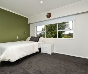 This super-sized family home knows how to balance business with lei... - Photo 5