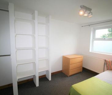 8 bedroom terraced house to rent - Photo 1