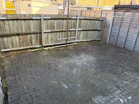 4 Bedroom House To Let - Photo 4