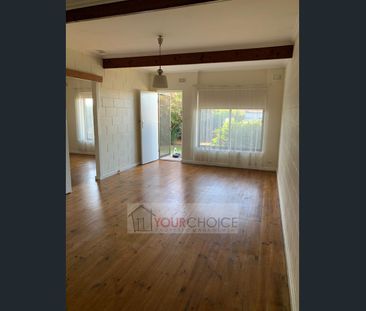 MODERN UNIT, READY FOR A NEW TENANT - Photo 2