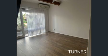 Lovely Renovated Townhouse - Photo 4