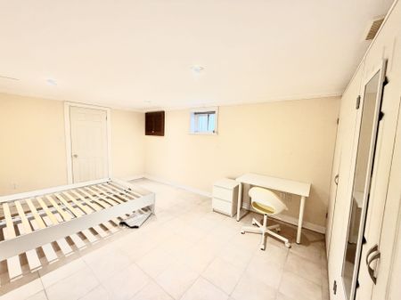 For Lease - 176 Patricia Avenue Unit# Lower, Toronto, Ontario - Photo 4