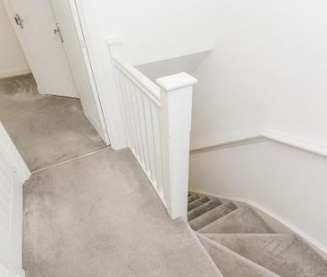 3 bedroom end of terrace house to rent - Photo 3