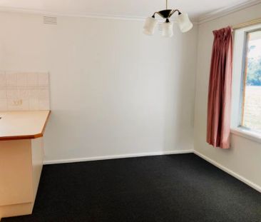 3 Bed, 1 Bath - Photo 2