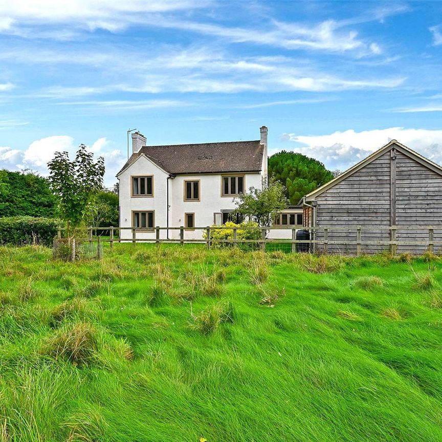 A charming recently renovated cottage - Photo 1