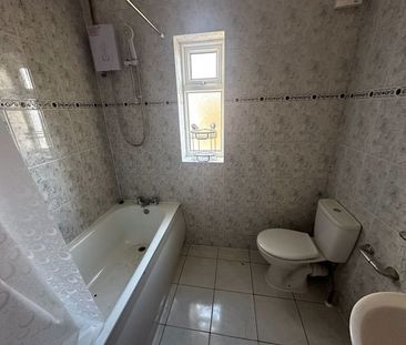 High street, Gosport - Photo 2